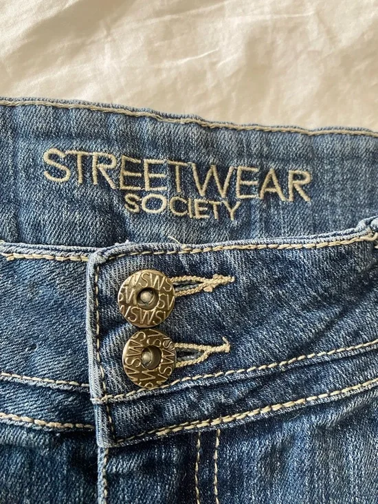 Low Rise Denim Shorts - Picture 3 of 3